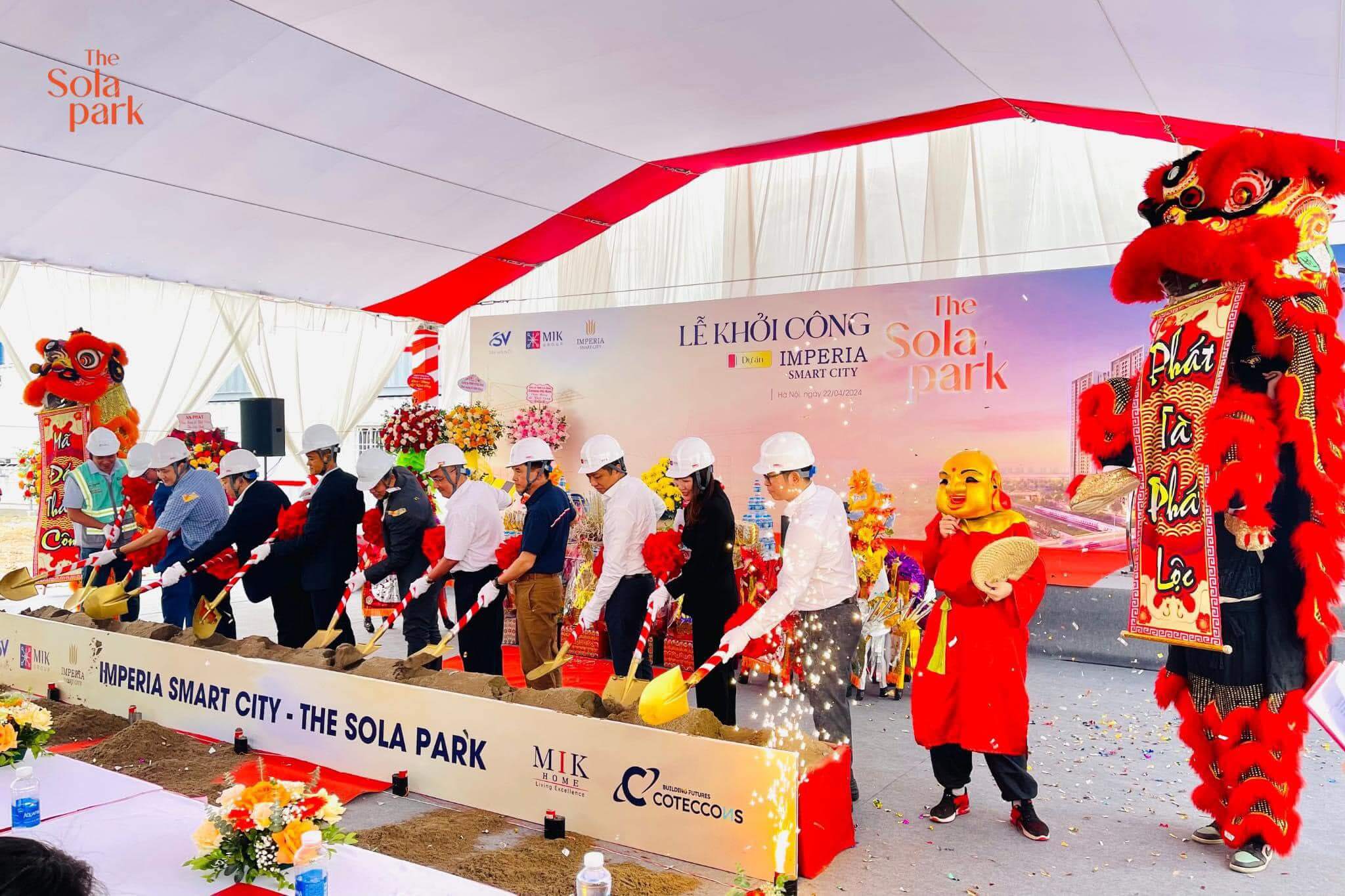 Khởi công dự án 2 Đại diện chủ đầu tư, Đơn vị phát triển dự án MIK Group và các đối tác tham gia nghi lễ khởi công phân khu The Sola Park, dự án Imperia Smart City giai đoạn 2.